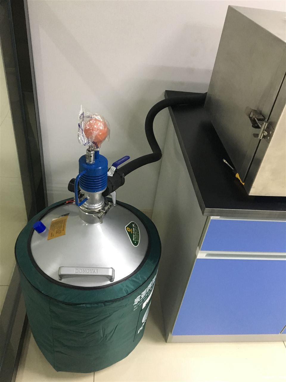 带液氮泵的液氮罐 带液氮泵的液氮罐