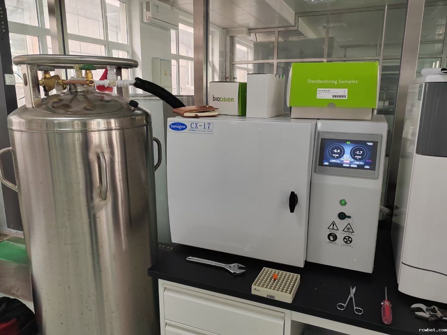 液氮容器补液供给 液氮容器补液供给